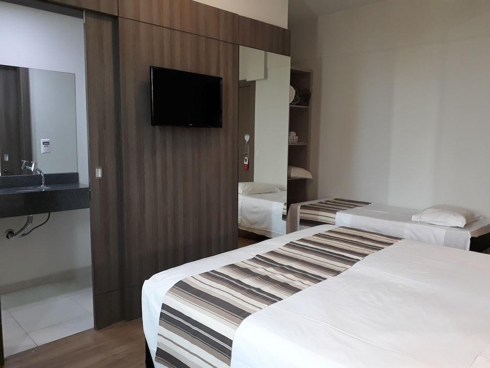 Hotel Valerim Itajai / Navegantes Exteriér fotografie