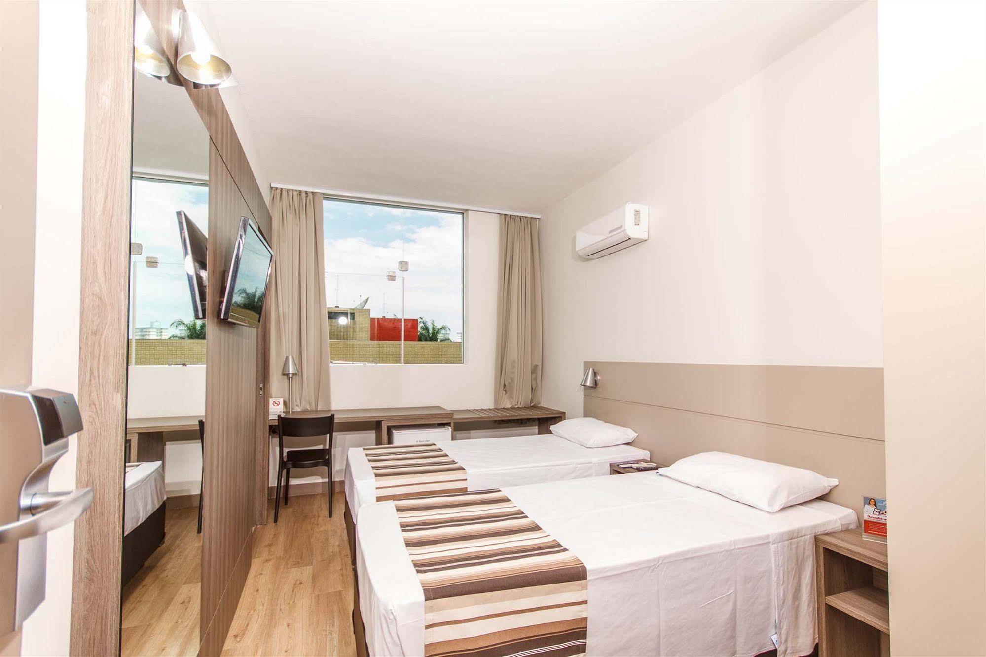 Hotel Valerim Itajai / Navegantes Exteriér fotografie